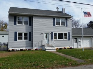 8 Sunset Ter, Succasunna, NJ 07876