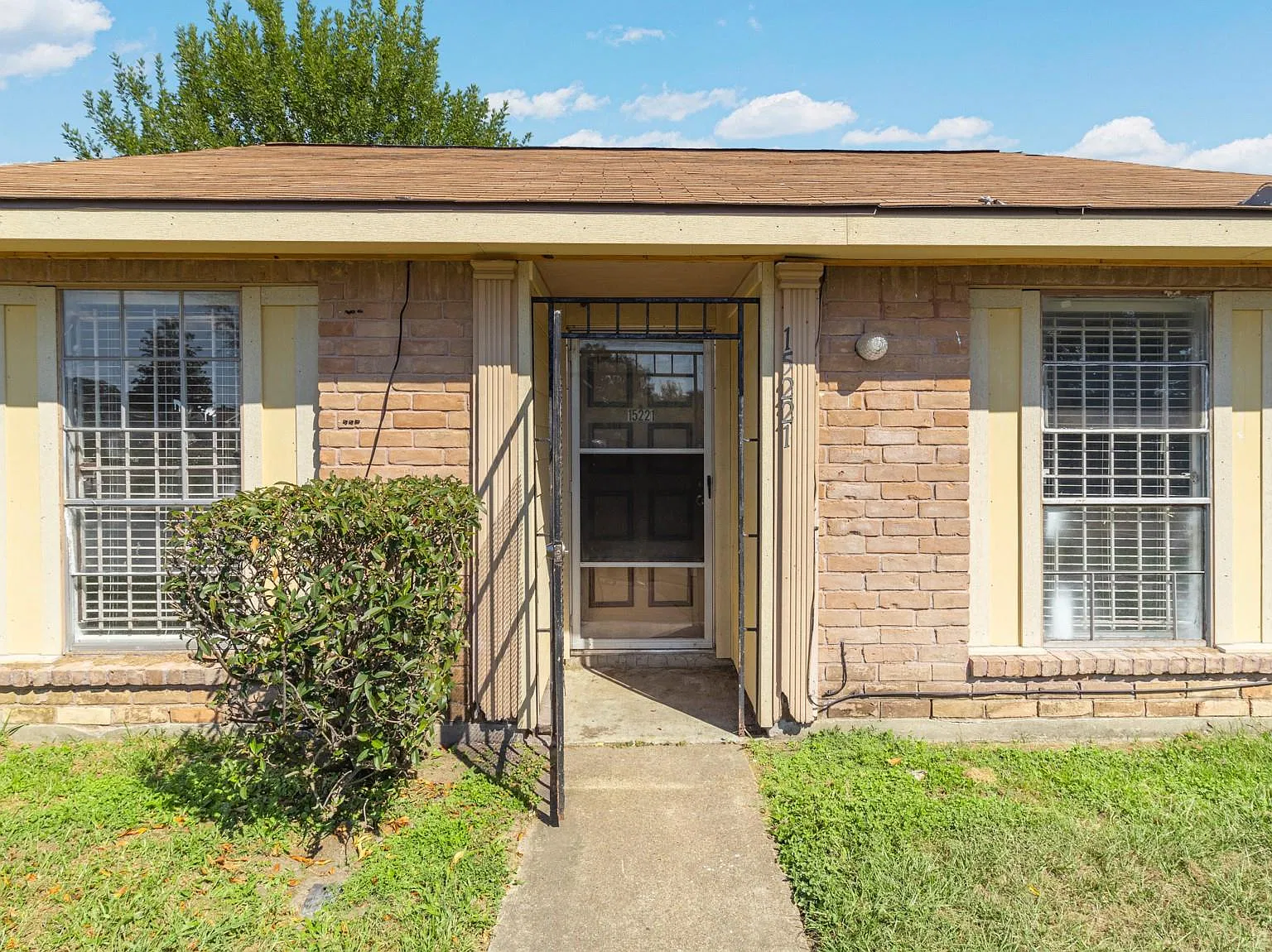 2 bed, 1.0 bath, 1136 sqft, $1,150 — Photo 2