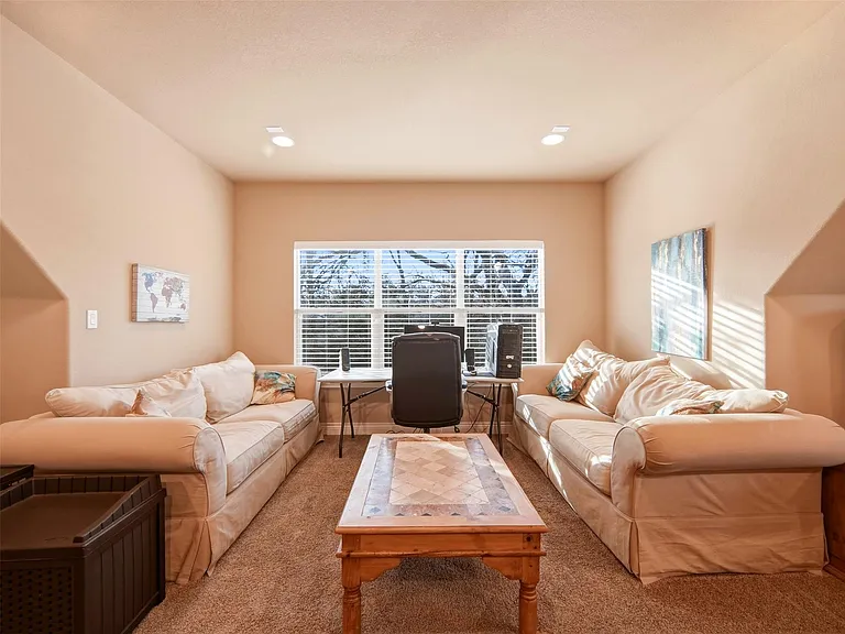 187 Territory Dr #1 — Photo 28