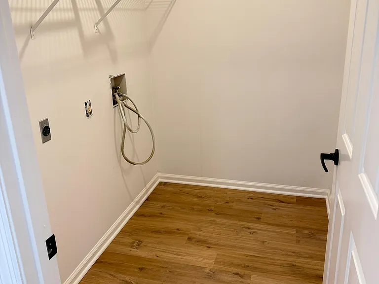 215 Glen Holly Dr — Photo 16
