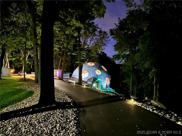 620 Point Lookout Rd, Sunrise Beach, MO 65079