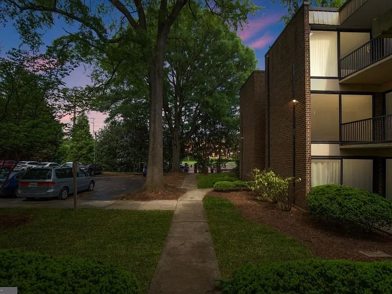 9804 Georgia Ave #301 — Photo 7
