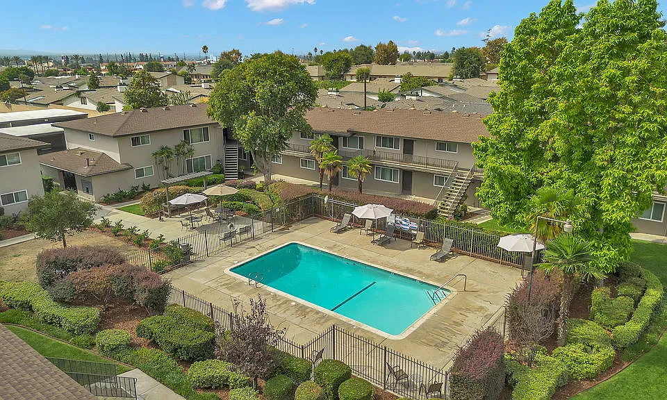 Royal Park Apartments