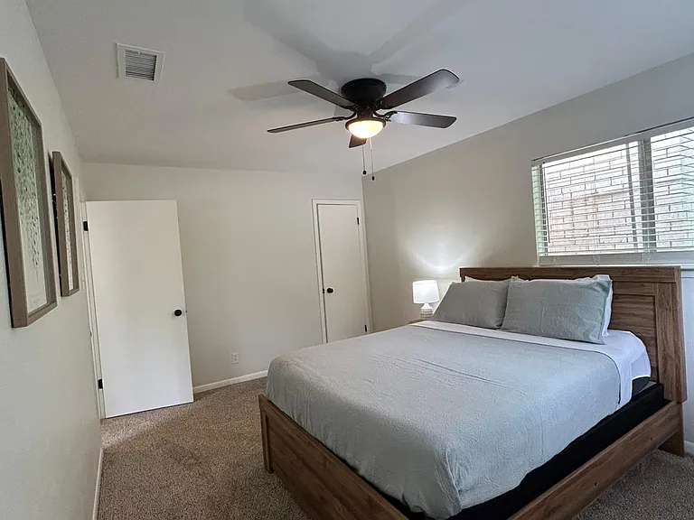 2509 White Oak Ln — Photo 3
