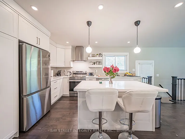 1277 Gainsborough Dr — Photo 17