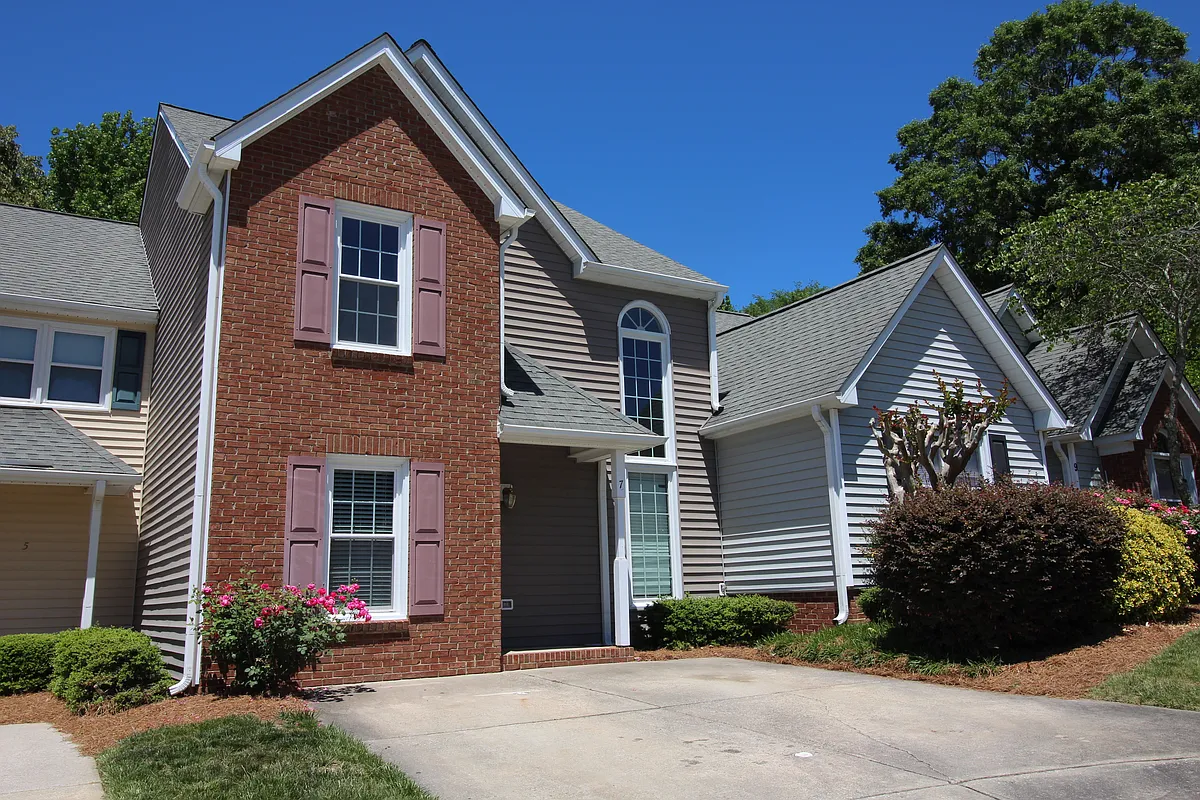 Building Photo - 7 Cedar Knoll Ct