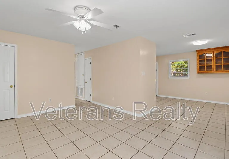 1285 Kensington Dr — Photo 5