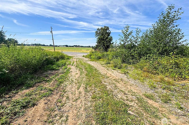 5th image of 283 W Axton Road