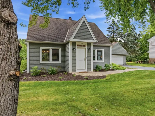 202 S Highland AVENUE, Thiensville, WI 53092