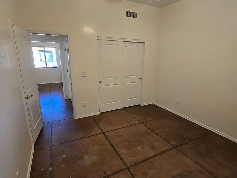 3331 E Bermuda St — Photo 32