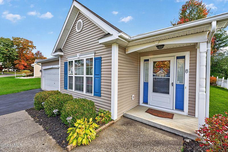 3rd image of 8 Slatestone Drive