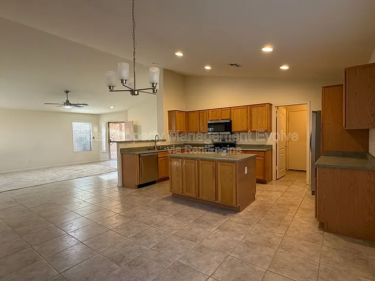 15847 W Saguaro Ln — Photo 5
