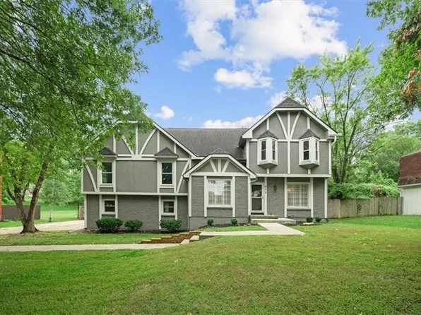611 Saint Andrews Dr, Kansas City, MO 64145