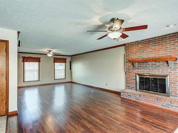 4th image of 4018 N Iroquois Dr
