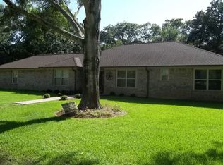 607 N Rock Island St, Angleton, TX 77515