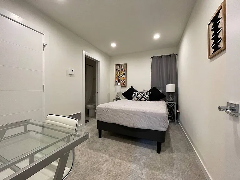 2214 S Charles St — Photo 9