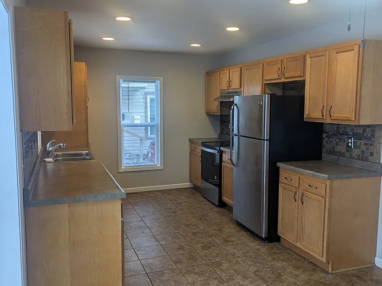 536 Metomen St — Photo 5
