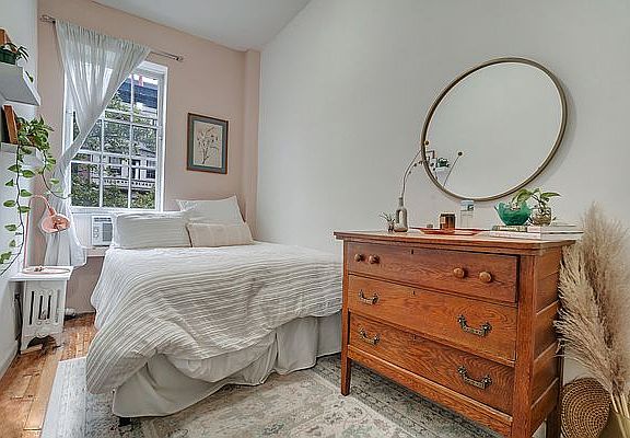 3rd image of 61 W 85th St APT 2A