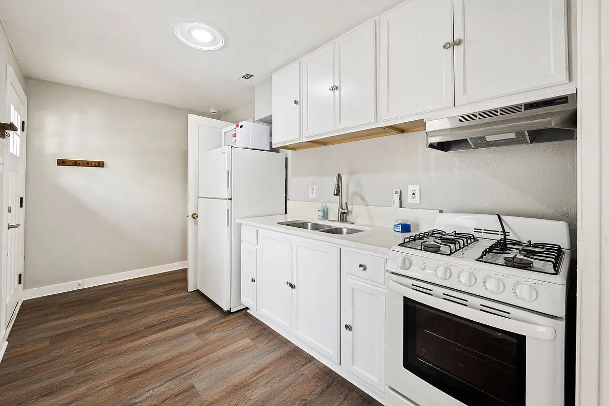 1 bed, 1.0 bath, 752 sqft, $1,275 — Photo 3