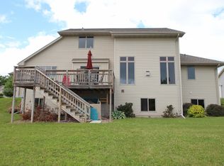 1198 Stillwater Ct, Green Bay, WI 54313