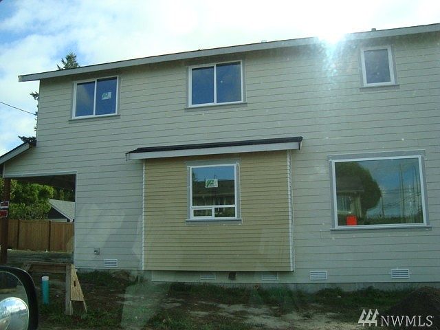 2nd image of 2600 E 11th St