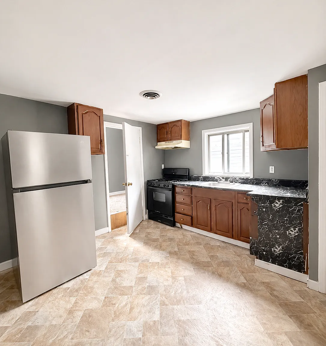2 bed, 900 sqft, $1,290 — Photo 1