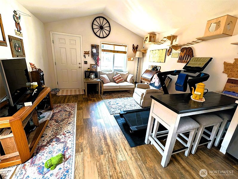 4th image of 10239 185 Avenue SW #6