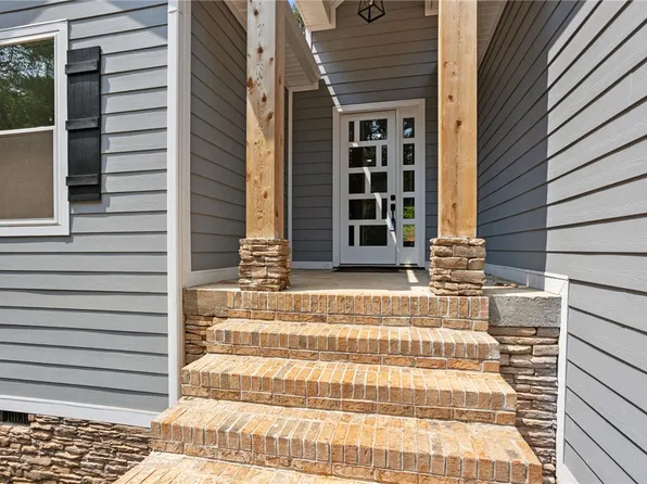 2705 Brook Hollow Dr, Seneca, SC 29678