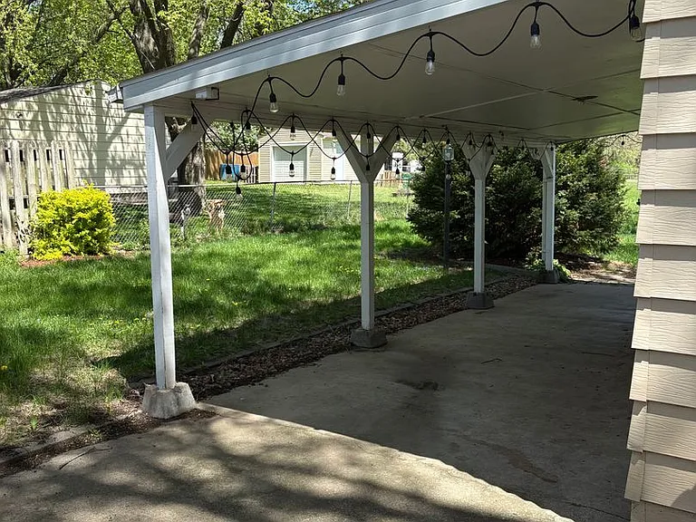1139 Oregon St — Photo 3