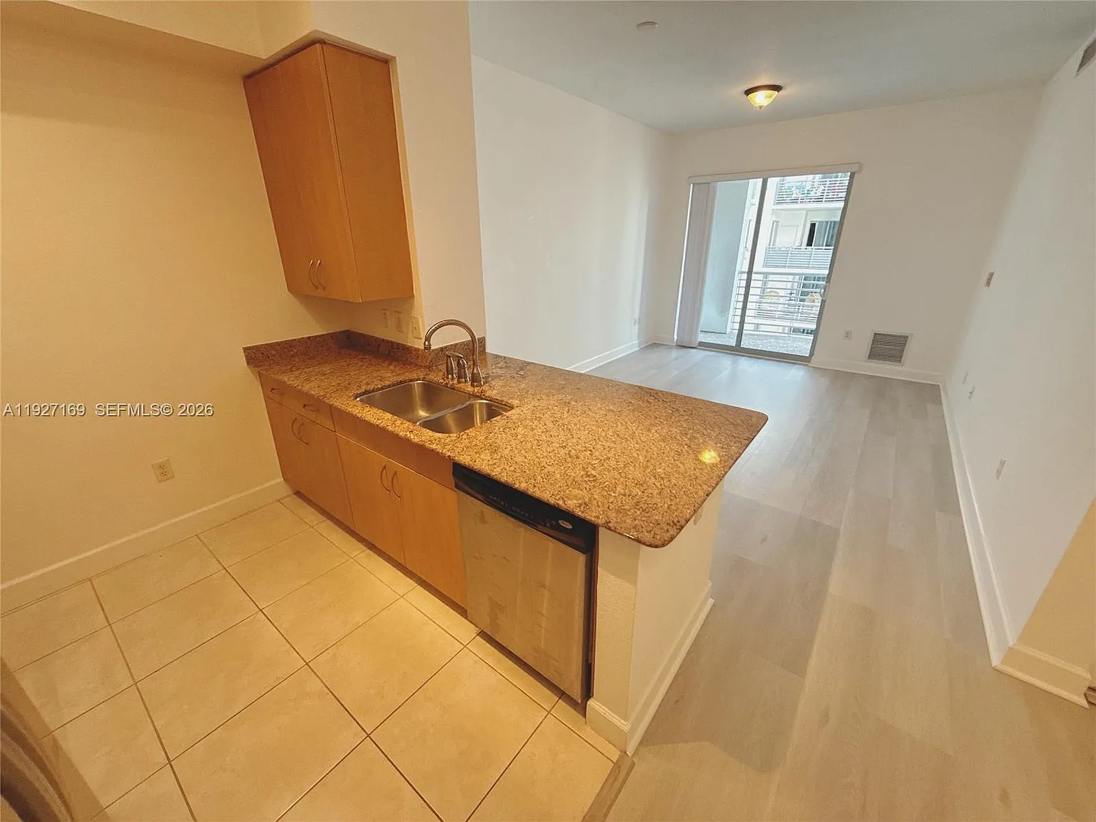 Radius Condo — Photo 3