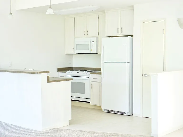 Parkwood Court Apartments — Photo 1
