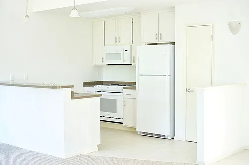 Parkwood Court Apartments Photo 1