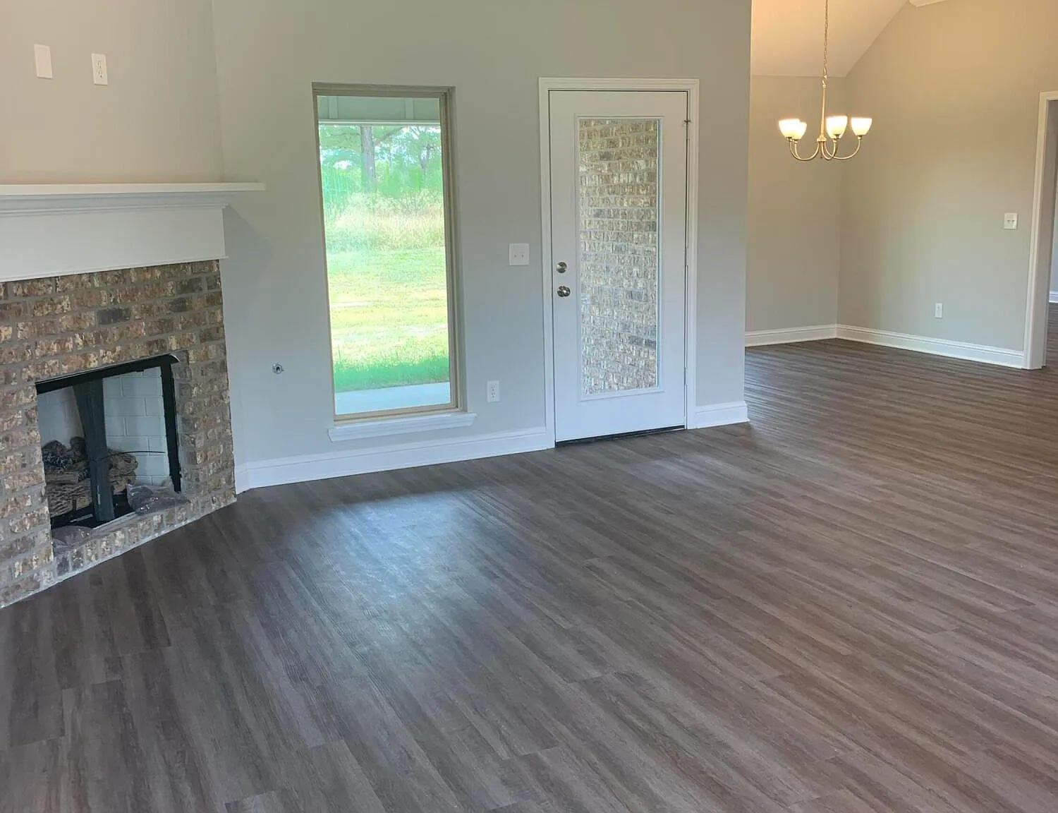 3 bed, 2.0 bath, 1810 sqft, $2,400 — Photo 3