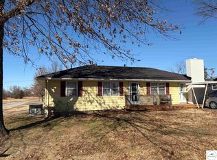 1401 E Shadwell Dr, Clinton, MO 64735