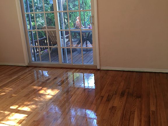 2nd bdr with door to deck