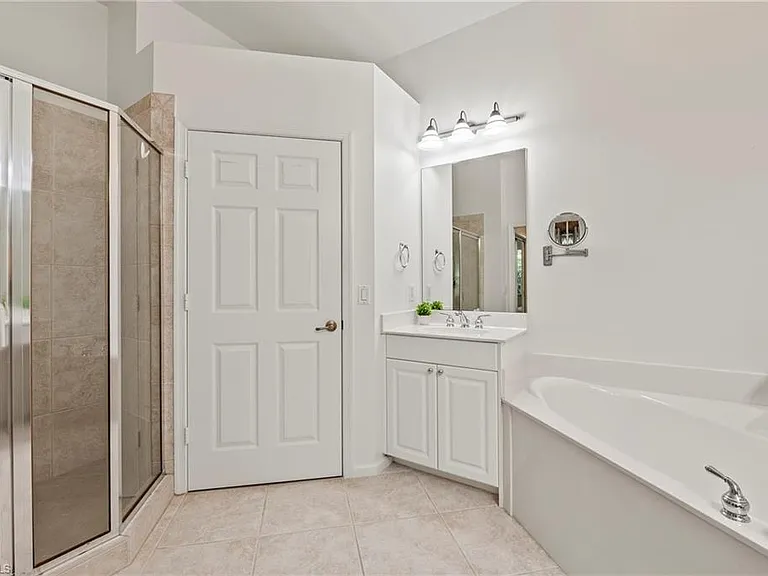 10040 Valiant Ct #202 — Photo 14