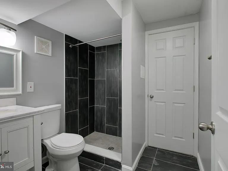 16 N Bradford St — Photo 37
