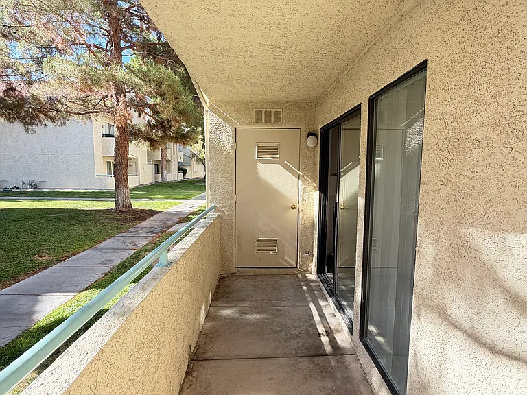 960 N Sloan Ln #104 — Photo 36