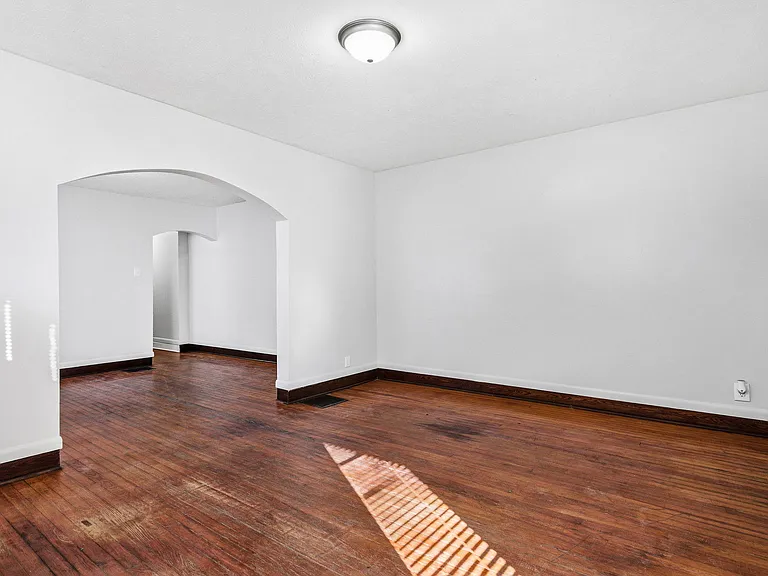 318 Jefferson Ave — Photo 10