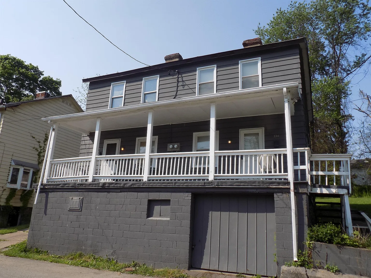 334 Oak St photo 1