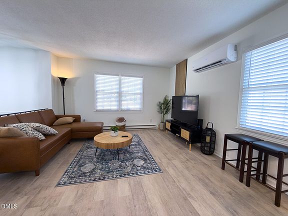 4th image of 309 Penn Oak Cir