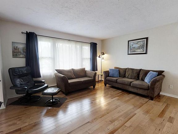 3rd image of 6210 Sandy Hill Dr