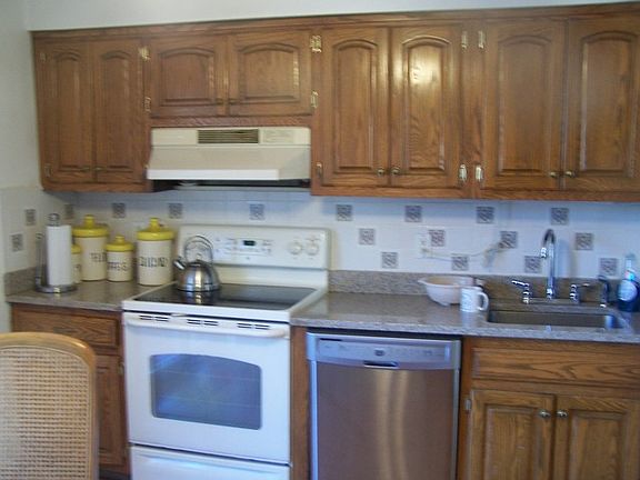 3rd image of 170 Underhill Ave