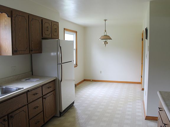 eat-in kitchen