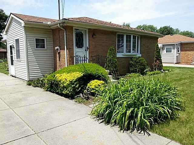 1st image of 216 Raymond Ave