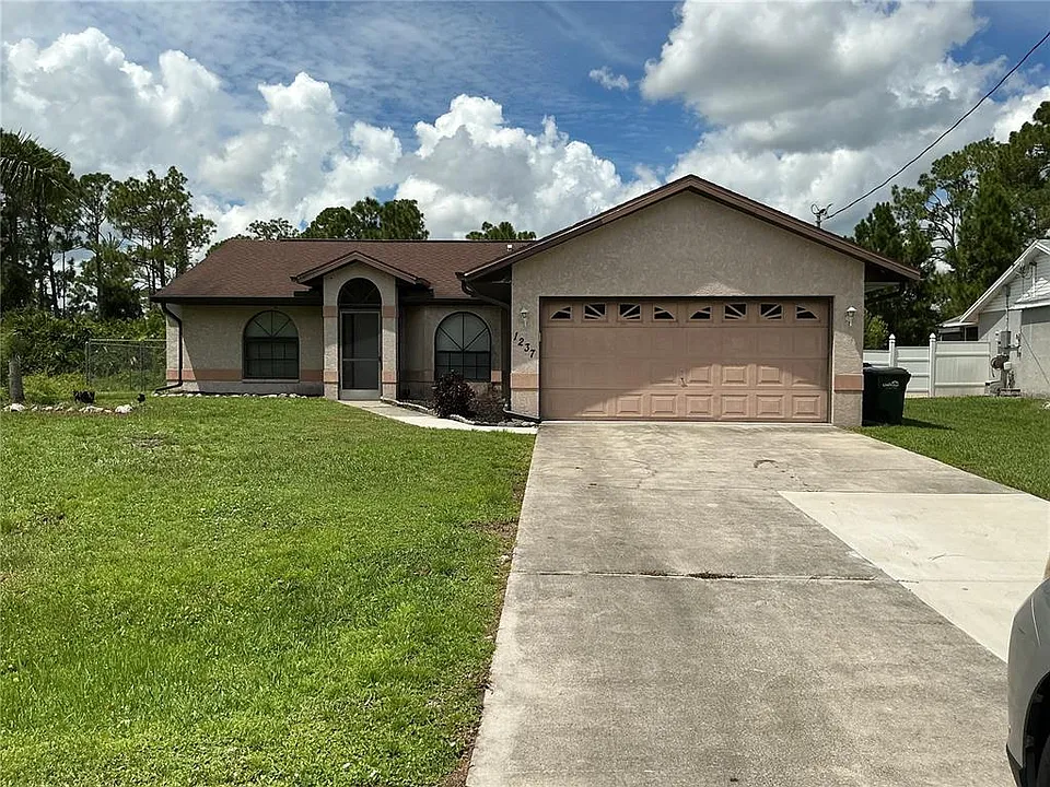 1237 N Cranberry Blvd