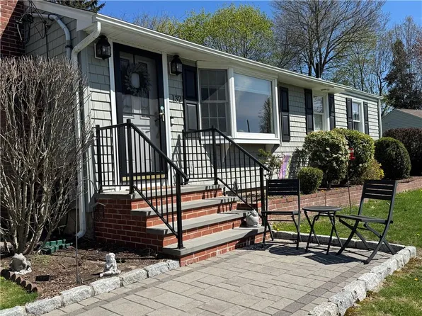 132 Scenic Dr, Cranston, RI 02920