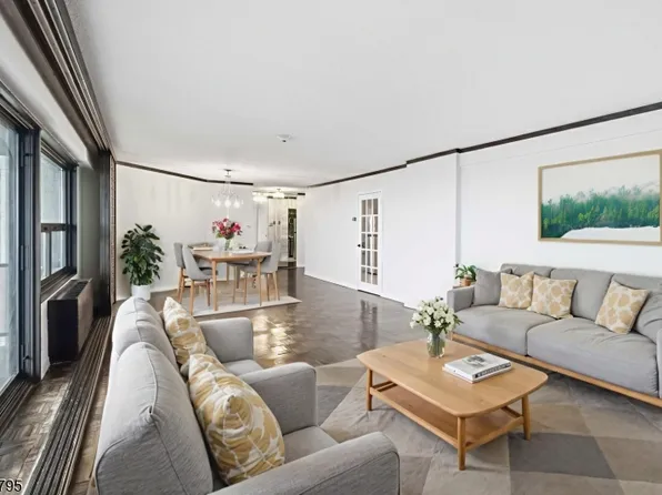 2 Claridge Dr BLDG 2 #10-i, Verona Twp., NJ 07044