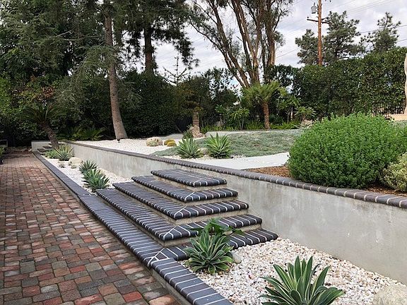 3rd image of 126 E Loma Alta Dr