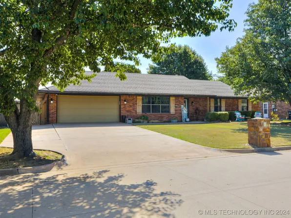 208 S Sally Ln, Dewey, OK 74029